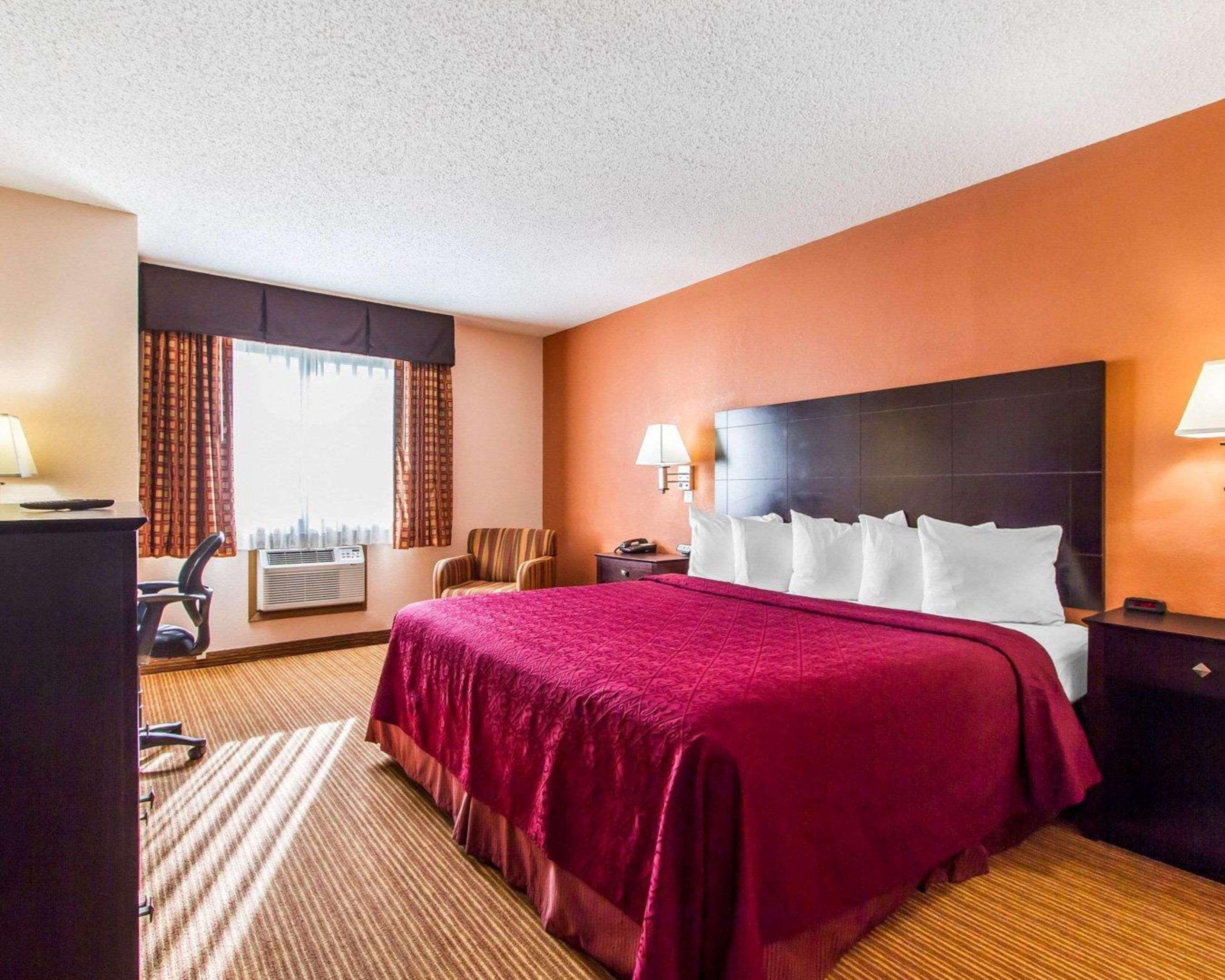 Quality Inn & Suites Ottumwa North Buitenkant foto