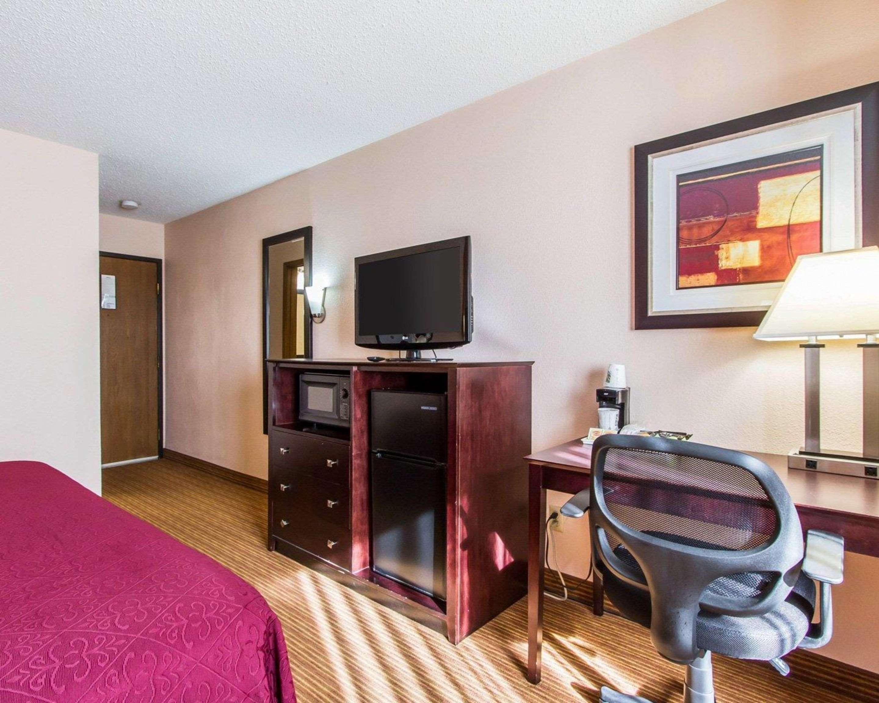 Quality Inn & Suites Ottumwa North Buitenkant foto
