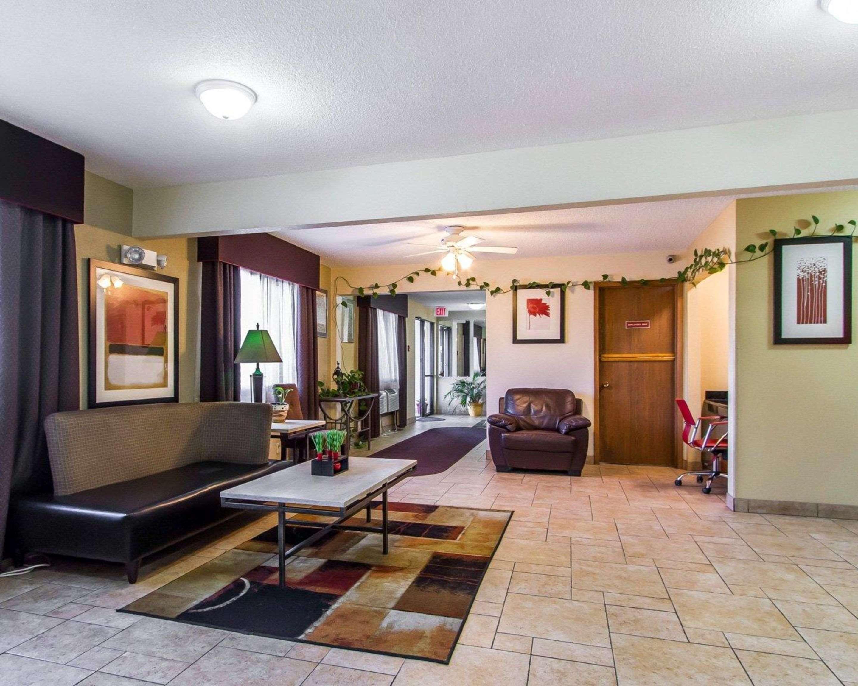 Quality Inn & Suites Ottumwa North Buitenkant foto