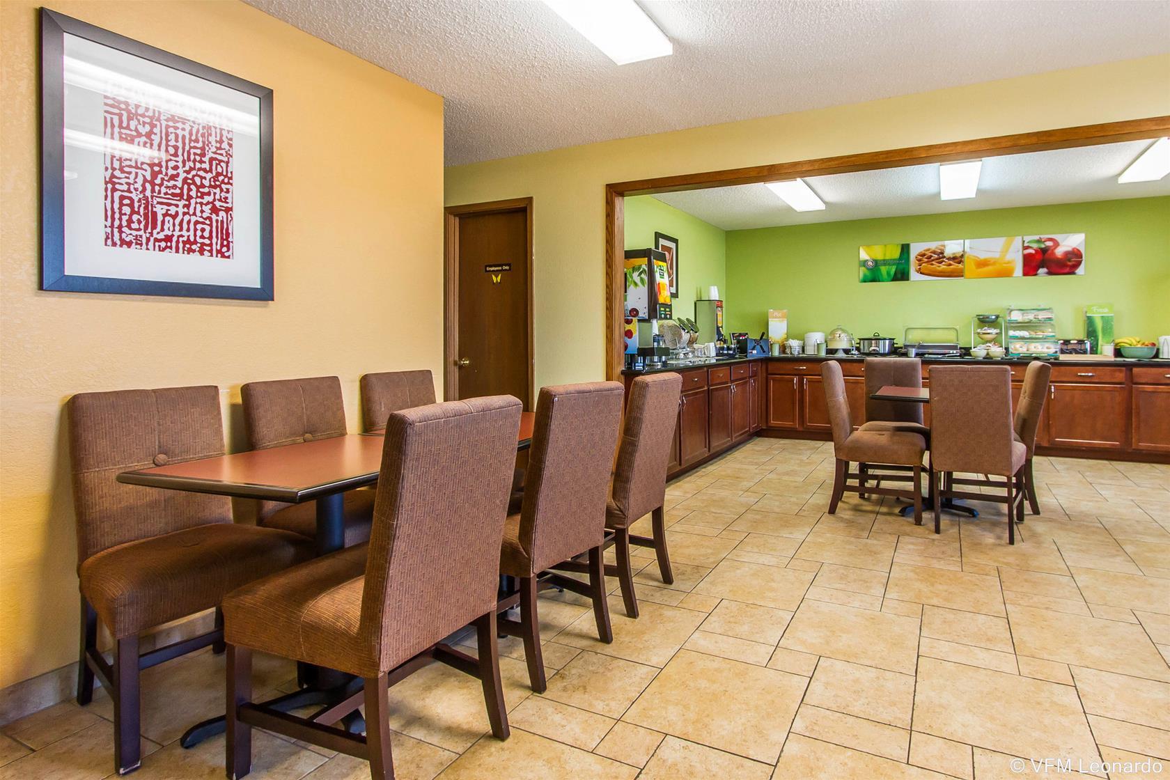 Quality Inn & Suites Ottumwa North Buitenkant foto