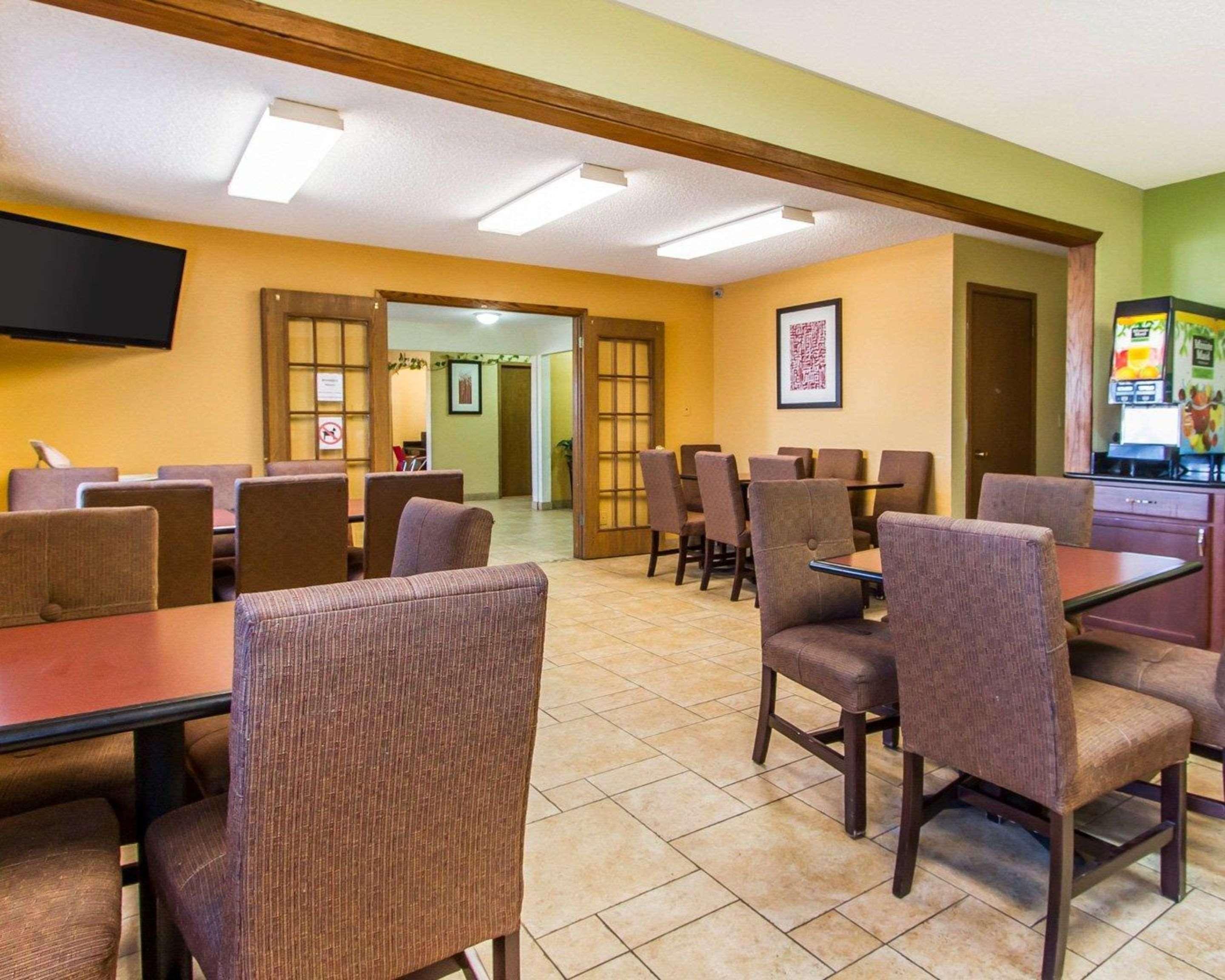 Quality Inn & Suites Ottumwa North Buitenkant foto