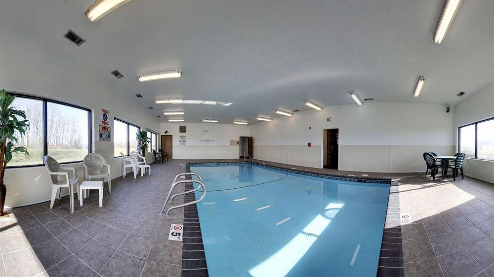 Quality Inn & Suites Ottumwa North Buitenkant foto
