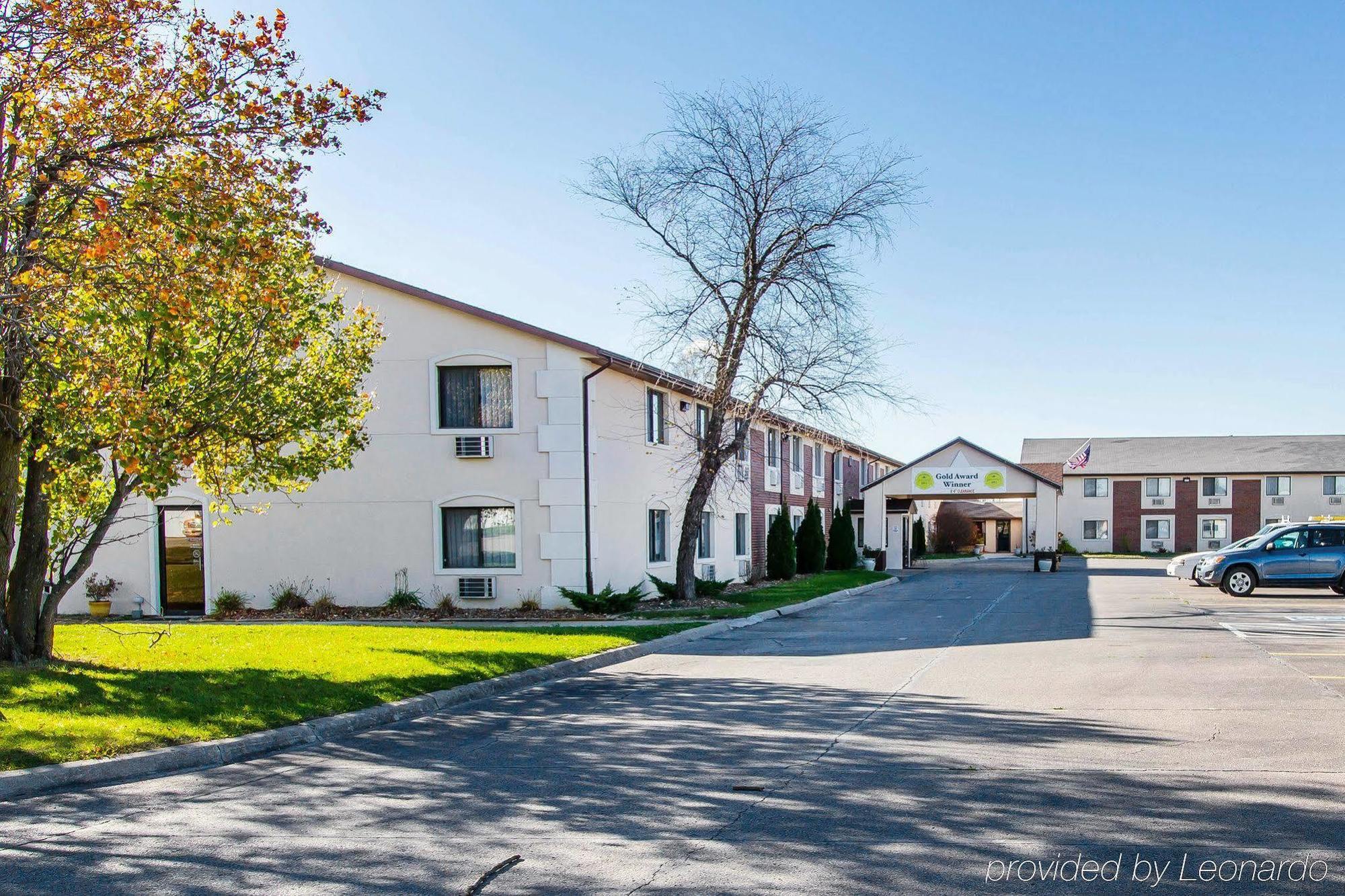 Quality Inn & Suites Ottumwa North Buitenkant foto