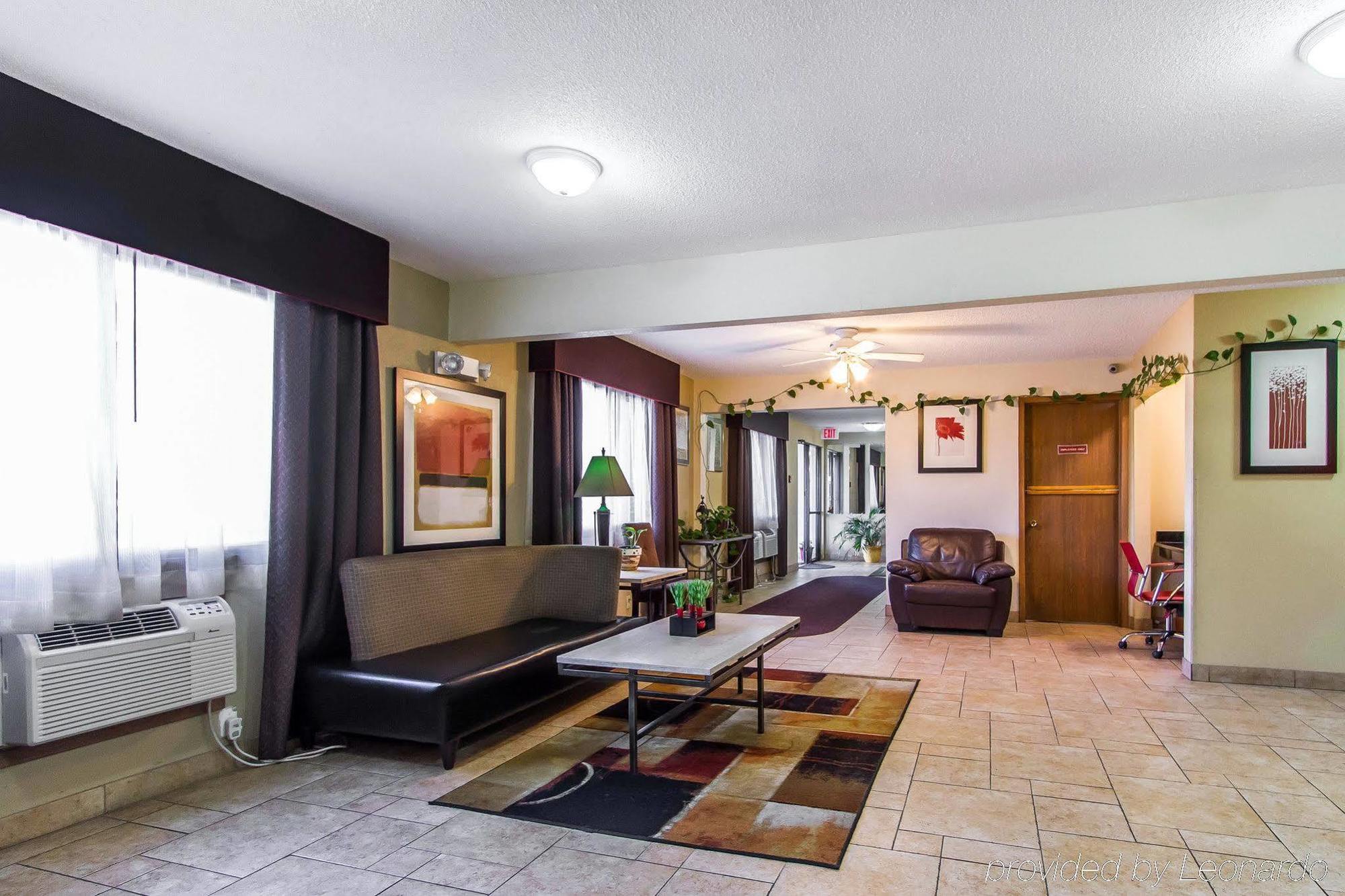 Quality Inn & Suites Ottumwa North Buitenkant foto