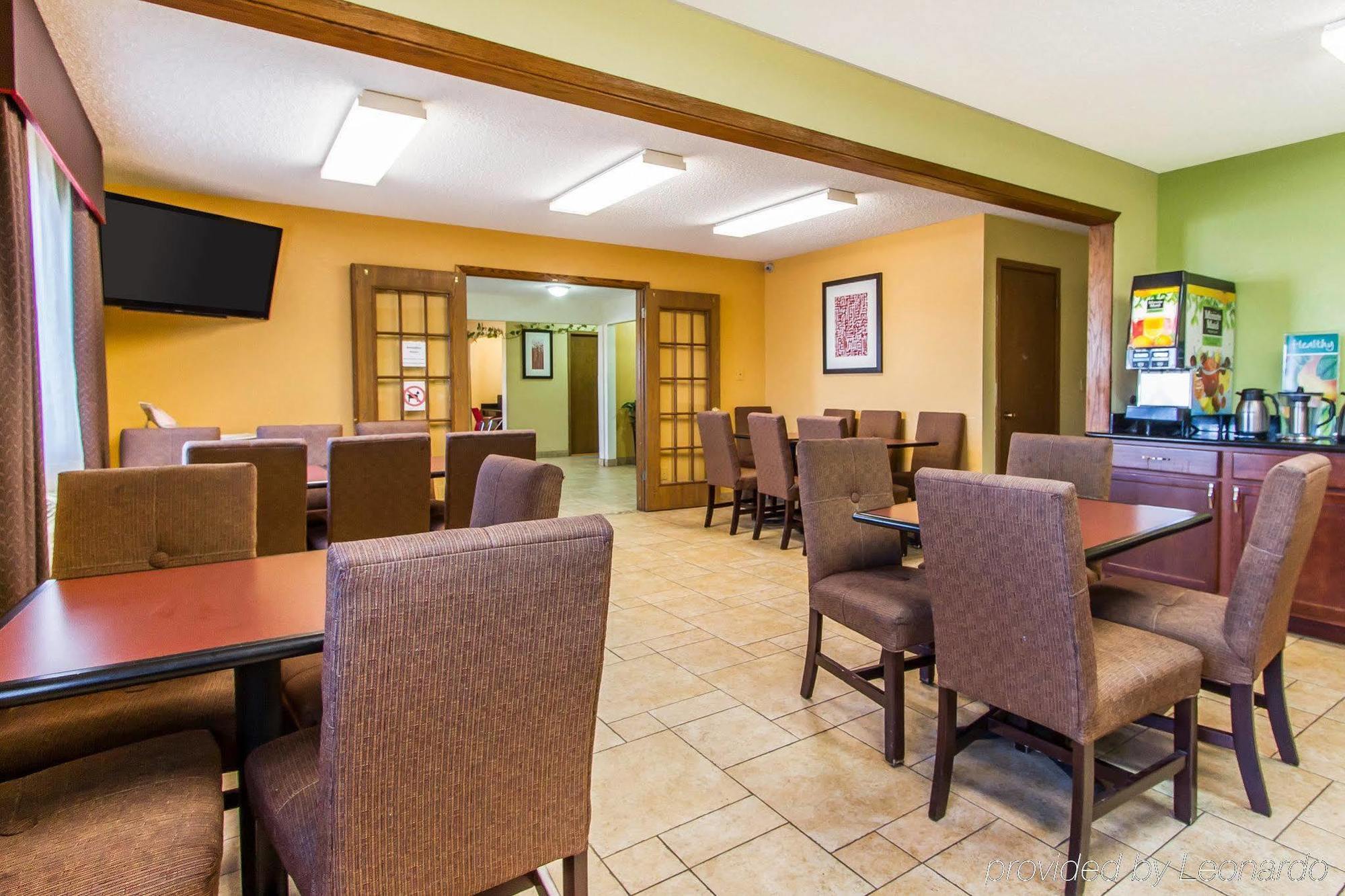 Quality Inn & Suites Ottumwa North Buitenkant foto
