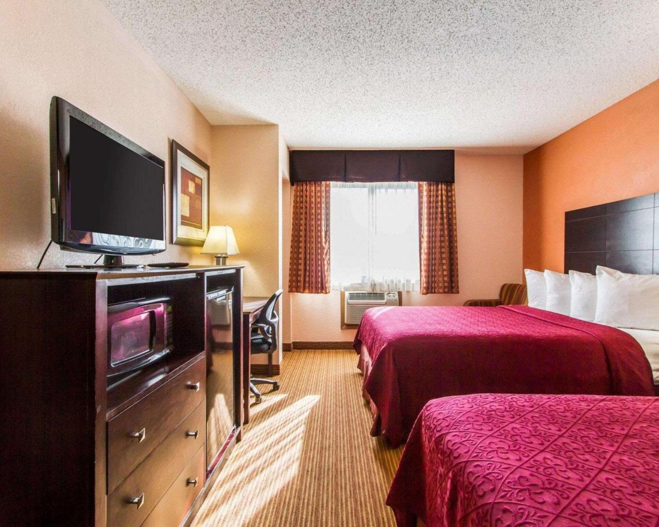 Quality Inn & Suites Ottumwa North Buitenkant foto